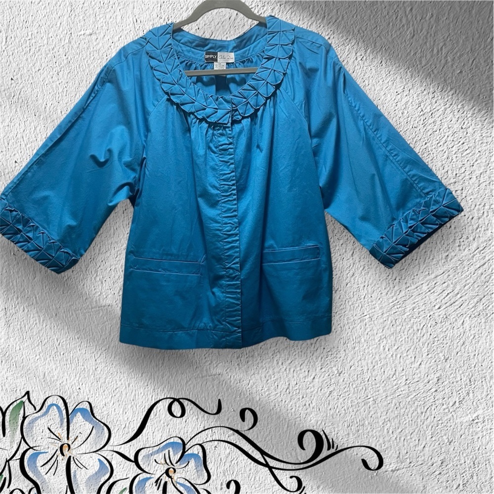 CHLOE DAO Blue Crop Jacket with Three-Quarter Sleeves and Origami Neckline.